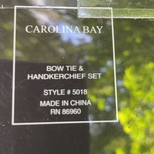 NWT Carolina Bay Mens Gift Collection Gray & Black Bow Tie & Handkerchief Set